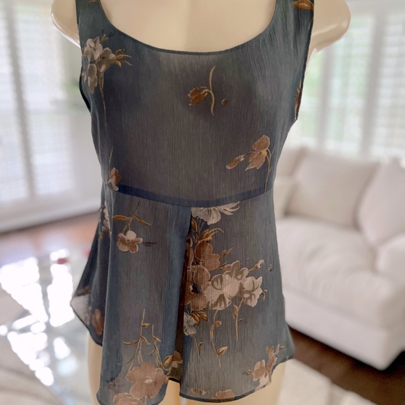 Gray Sleeveless blouse/top - Picture 2 of 4